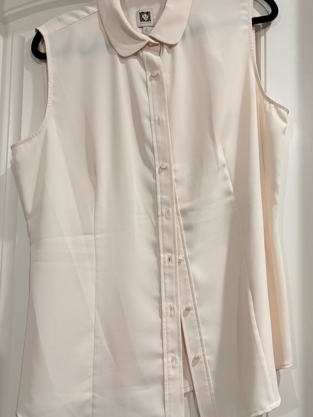Anne Klein Sleeveless Button-Front Blouse in Soft Cream